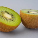 Picture of a sliced kiwi fruit